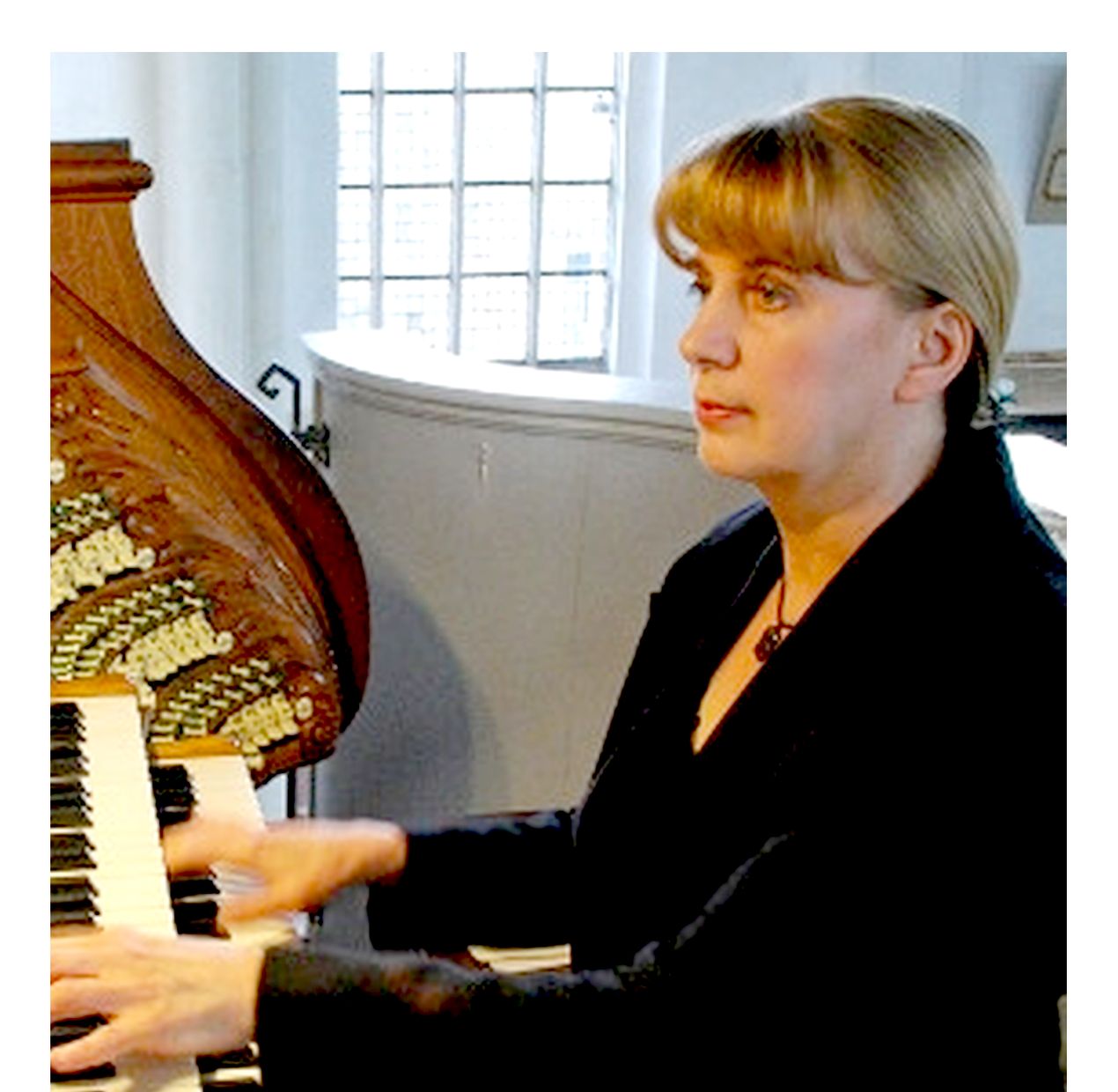 Жужа Элекеш